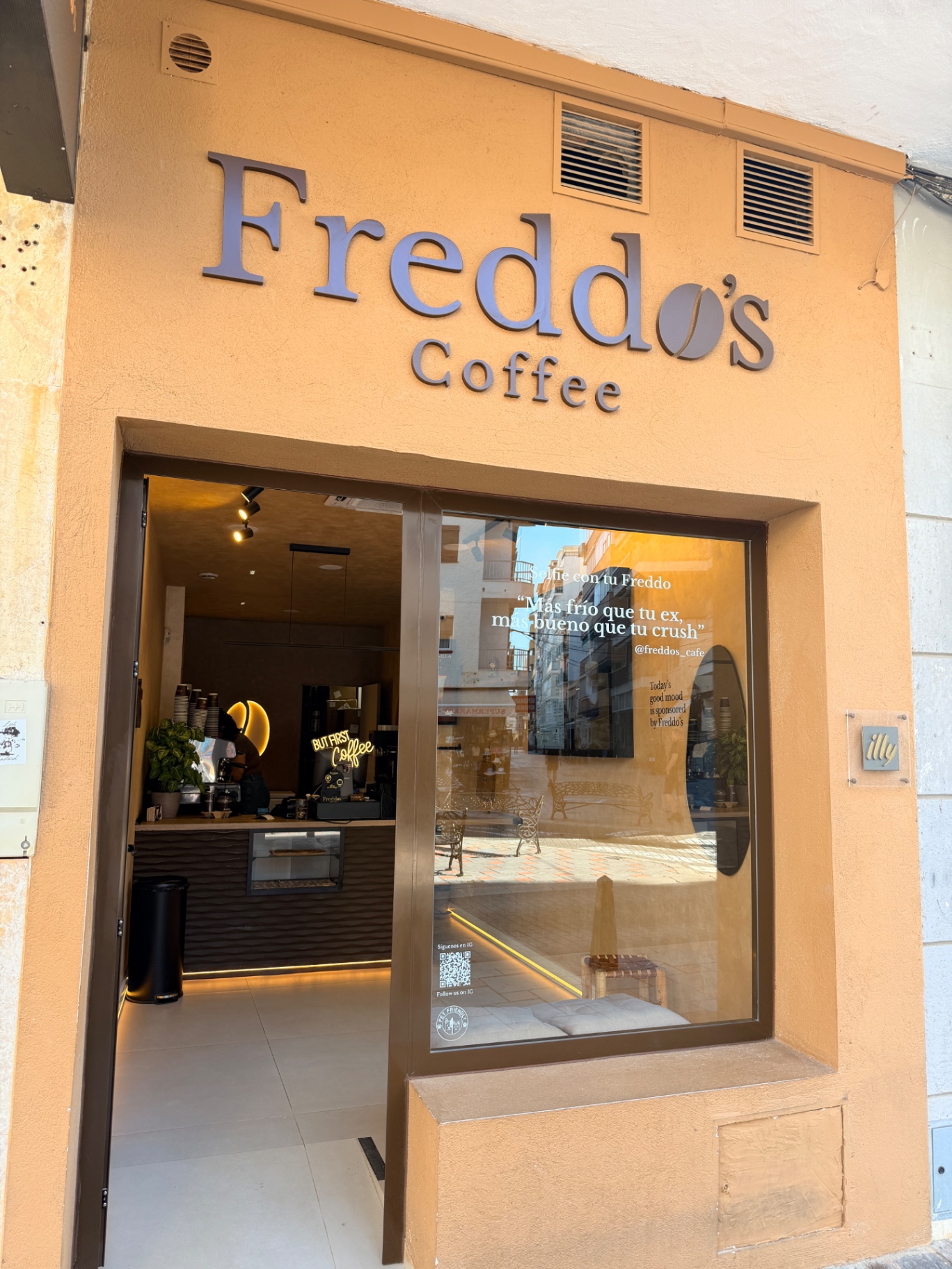 Freddo's Café – liten i størrelse, stor på iskaffe ☕️